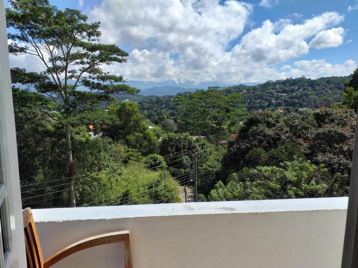 Crown Hills Kandy Inn 外观 照片