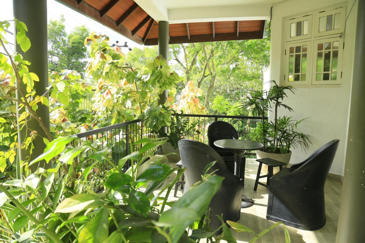 Crown Hills Kandy Inn 外观 照片