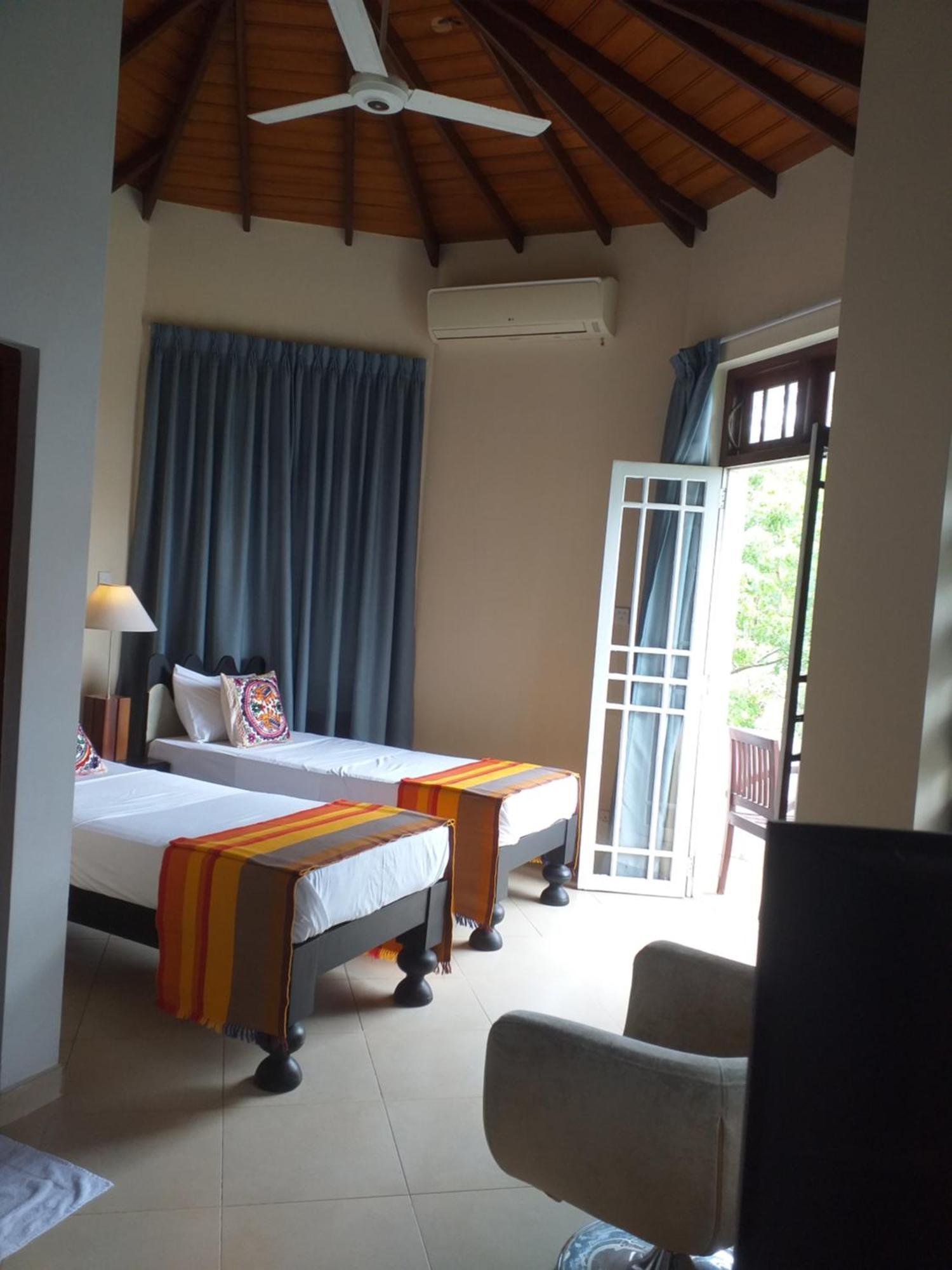 Crown Hills Kandy Inn 外观 照片