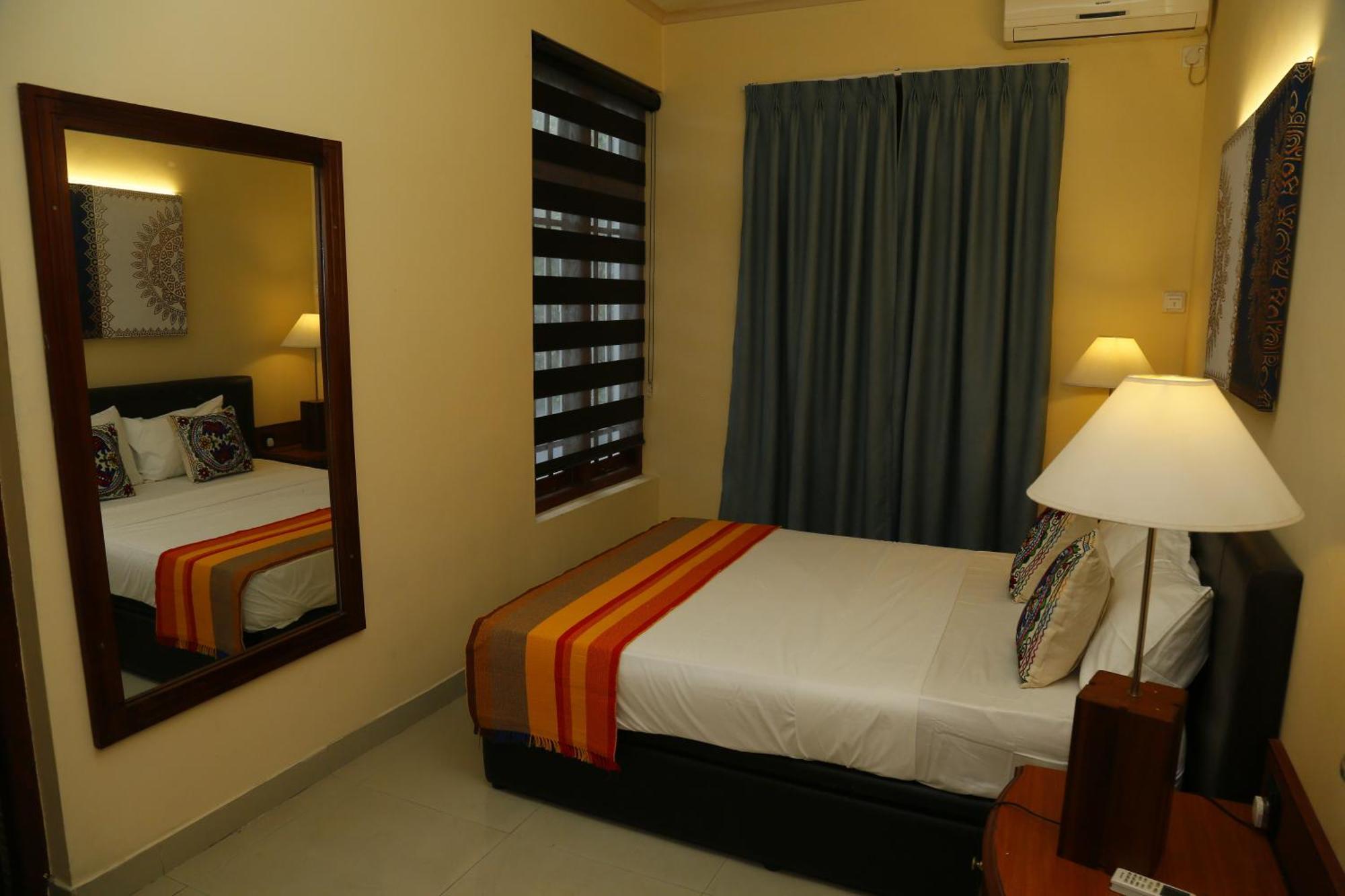 Crown Hills Kandy Inn 外观 照片